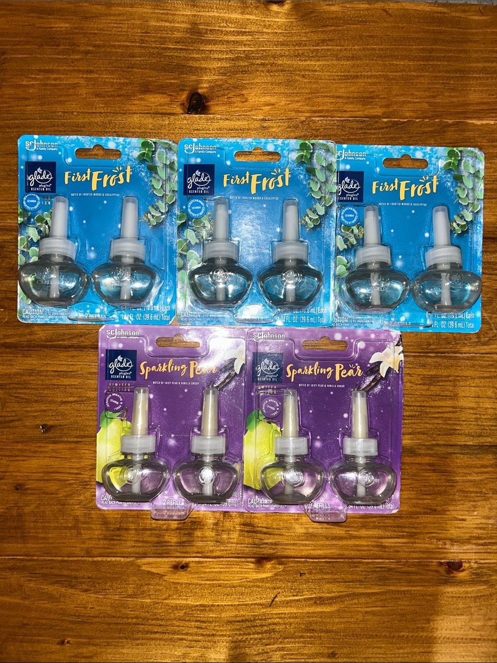 NEW- Glade PlugIns (First Frost/Sparkling Pear) 2 Pack Refills Air Freshener